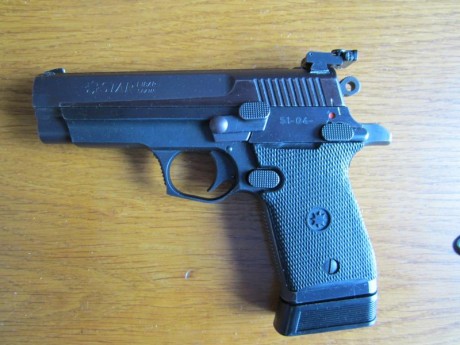 Buenas:VENDIDA,GRACIAS
Vendo pistola Star Fire Star, 9mm. dos alzas, 2 cargadores.
Licencia ""F"", 01