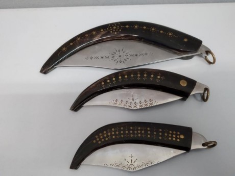 Vendo lote de 4 navajas búlgaras, todas grabadas en cachas y hojas como se ve en las fotos, 3 en cuerno 11