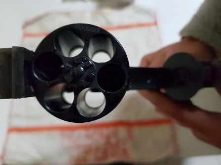 Un compañero vende este revolver, prácticamente nuevo, muy pocos disparos
guiado en "F"

El 11
