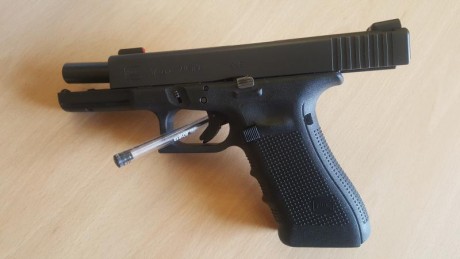 Se vende pistola Glock 17 de 4ª Generación, bien cuidada. Tiene unos 2.000 disparos siempre con munición 01