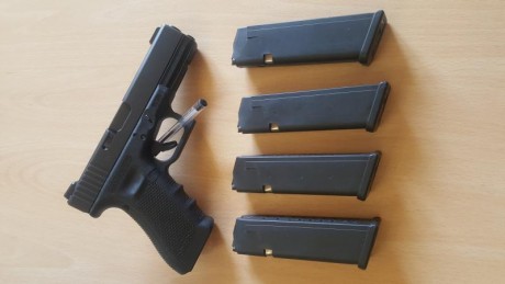 Se vende pistola Glock 17 de 4ª Generación, bien cuidada. Tiene unos 2.000 disparos siempre con munición 20