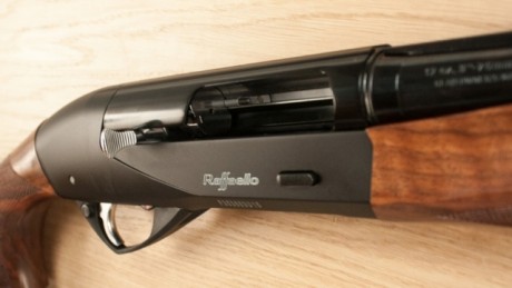 Escopeta semiautomática en perfecto estado, seminueva, calibre 12, recámara de 76mm, peso 2. 9 kg, juego 11