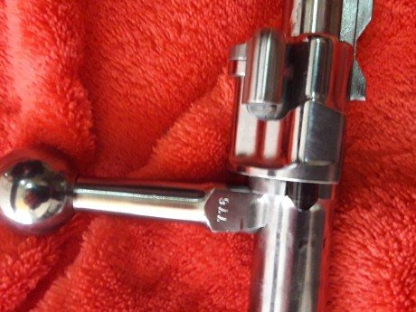 Hola, un amigo vende un fabuloso MAUSER 1898 conmemorativo en su calibre original 8x57 totalmente nuevo. 01