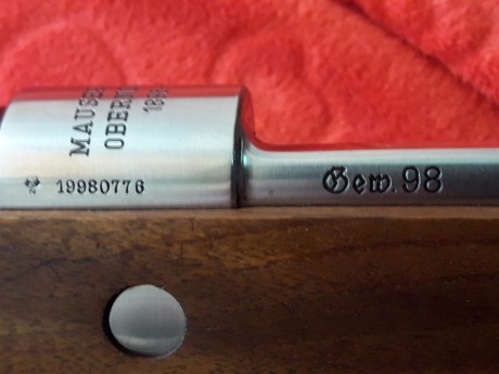 Hola, un amigo vende un fabuloso MAUSER 1898 conmemorativo en su calibre original 8x57 totalmente nuevo. 10