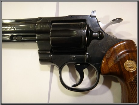  Vendo Colt Python 6" 357 Magnum .
Adjunto dos juegos de cachas las originales, unas de madera y 00