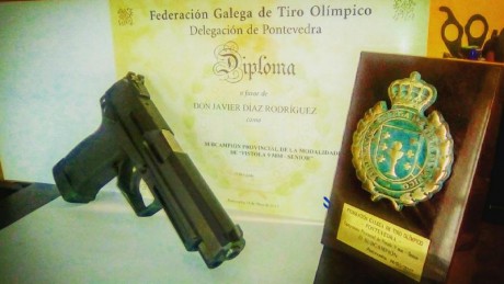 Muy buenas compañeros.
Como reza el asunto, vendo una H&K USP EXPERT, Cal. 9mm en perfectísimo estado, 00