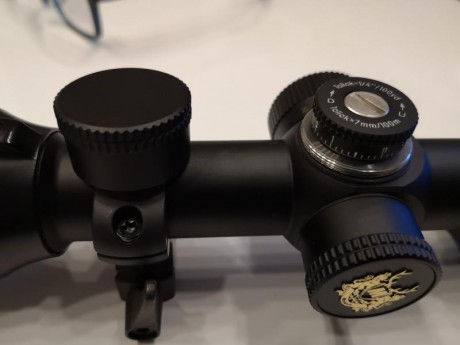 En buen estado, tapa lentes delantero no es original (el original se rompió) se incluyen las monturas 72