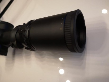 En buen estado, tapa lentes delantero no es original (el original se rompió) se incluyen las monturas 71
