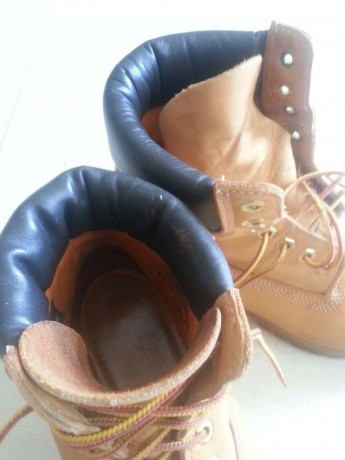 Hola, vendo botas timberland, estan en muy buen estado sobre todo el interior ya que las use pocas veces 02