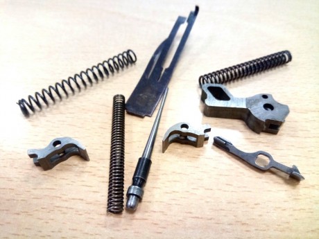Se venden diferentes piezas mecanismo de diseño paro para pistolas 1911 y 2011:

Desconector
Pin barrel
Aguja 10