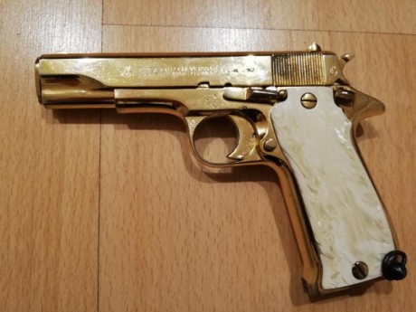 Alguien puede decirme fecha aproximada de fabricación de esta pistola?

Lleva el cuño del Ejercito del 01
