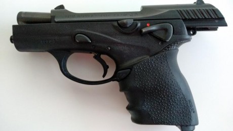 Vendo Beretta 9000s, con muy pocos tiros, está perfecta, solo tiene las cachas agrietadas. Está guiada 02