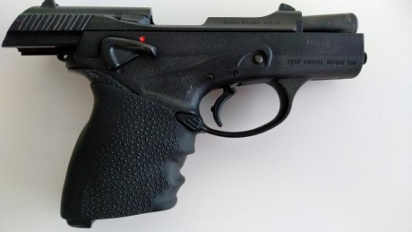 Vendo Beretta 9000s, con muy pocos tiros, está perfecta, solo tiene las cachas agrietadas. Está guiada 01