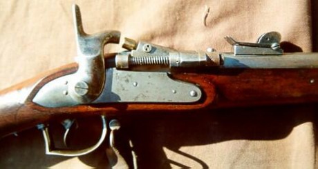 Voy a colocar unas fotos de un arma larga alemana de llave de mecha del siglo XVI. 71