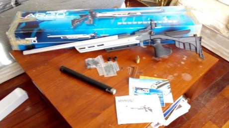 Vendo carabina para la práctica de tiro en galería a 10m , HAMMERLI AR20 , calibre 4,5 ,con diopter y 02