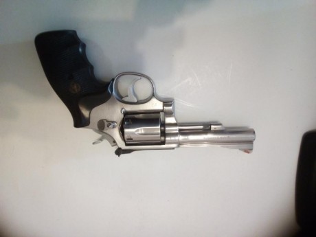 Un compañero que se retira del tiro vende revolver Smith & Wesson modelo 67 de 4" en acero inoxidable. 02