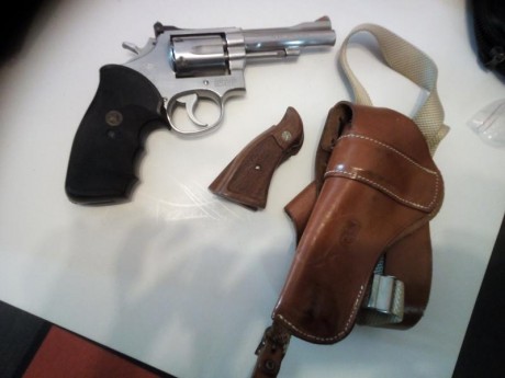 Un compañero que se retira del tiro vende revolver Smith & Wesson modelo 67 de 4" en acero inoxidable. 00