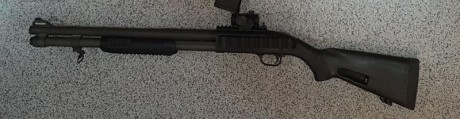 Vendo escopeta marca Mossberg 590 A1 con acabado y complementos como guardamanos con railes a 3, 6 y 9, 00