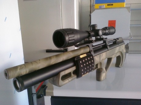 ..Suigo probando con las pinturas krylon camo. El acabado es muy bueno e incluso el tacto.Para mejorar 00