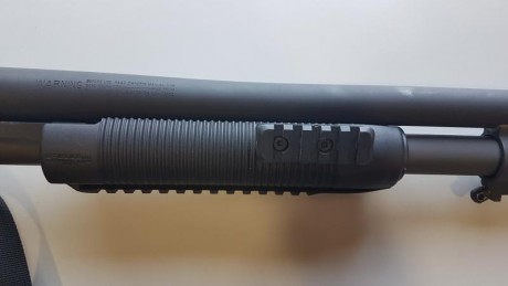 Vendo escopeta marca Mossberg 590 A1 con acabado y complementos como guardamanos con railes a 3, 6 y 9, 22