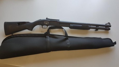 Vendo escopeta marca Mossberg 590 A1 con acabado y complementos como guardamanos con railes a 3, 6 y 9, 20