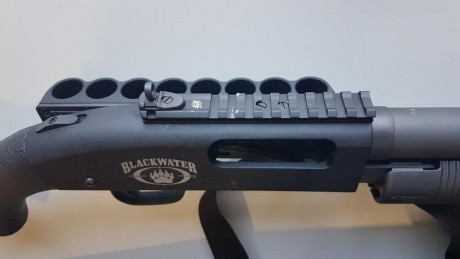 Vendo escopeta marca Mossberg 590 A1 con acabado y complementos como guardamanos con railes a 3, 6 y 9, 30