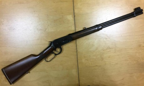 Vendo este bonito rifle  WINCHESTER  94  del calibre 30-30, bien conservado y en perfecto funcionamiento.
Regalo 02
