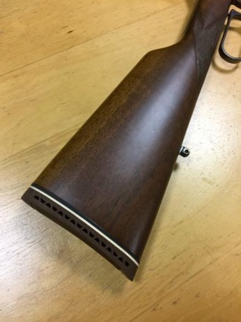 Vendo este bonito rifle  WINCHESTER  94  del calibre 30-30, bien conservado y en perfecto funcionamiento.
Regalo 01