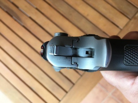 Vendo Pistola 9mm
Smith Wesson 5906
con dos cargadores y maletín.
300€ 00