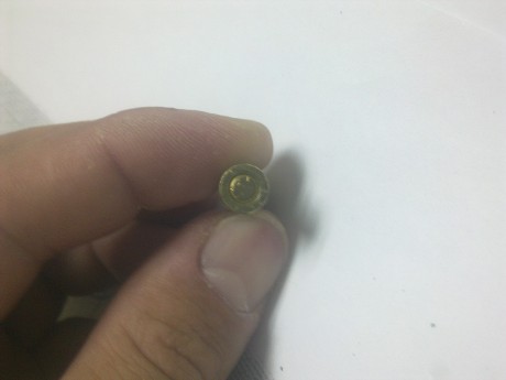 HOLA AMIGOS, EL OTRO DIA ENCONTRE ENTRA ESCOMBROS UNA BALA DE PISTOLA, CREO?, Y NO SE QUE CALIBRE ES YA 01