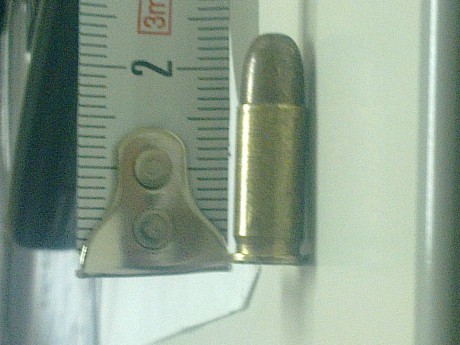 HOLA AMIGOS, EL OTRO DIA ENCONTRE ENTRA ESCOMBROS UNA BALA DE PISTOLA, CREO?, Y NO SE QUE CALIBRE ES YA 00