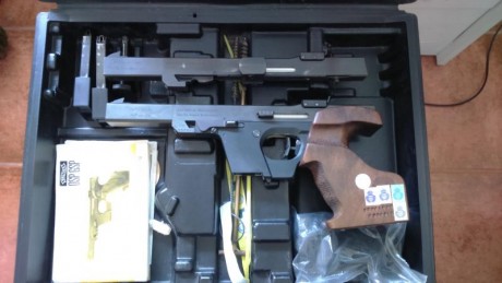 Vendo pistola Walther GSP con carro conversor del calibre 22,buen estado, cacha Sarmiento, dos cargadores 00