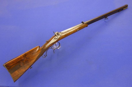 Voy a colocar unas fotos de un arma larga alemana de llave de mecha del siglo XVI. 121