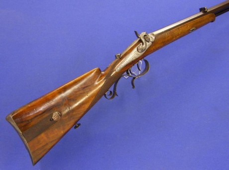 Voy a colocar unas fotos de un arma larga alemana de llave de mecha del siglo XVI. 120