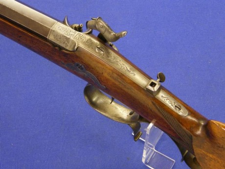 Voy a colocar unas fotos de un arma larga alemana de llave de mecha del siglo XVI. 131