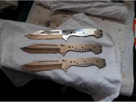 Buenas tardes, dispongo para la venta de 3 hojas del cuchillo de combate MT Centurión, de Manuel de la 00