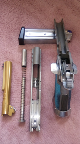 Se vende SVI con tres cargadores originales.
Precio 2300 euros.
Tiene efectuados menos de 6000 disparos.
Ubicacion 02