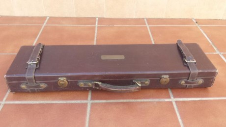 Vendo escopeta Víctor sarasqueta 12/70 , características de la misma en las fotos.  PRECIO 250€ no negociable. 02
