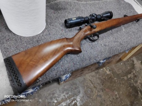 Se vende rifle cz stutzen del 30-06 con visor tasco titán y monturas Apel desmontables.
La madera está 02