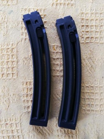 Saludos. Vendo dos cargadores de alta capacidad, calibre 22LR, para carabina HK MP5 de Walther. No sirven 01