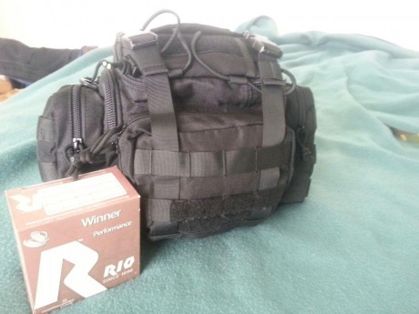Vendo este bolso riñonera hecho en cordura bastante gruesa y resistente, dispone de un cinturon lumbar 22