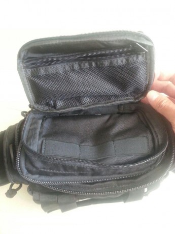 Vendo este bolso riñonera hecho en cordura bastante gruesa y resistente, dispone de un cinturon lumbar 20