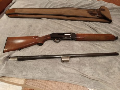 Escopeta semiautomática calibre 12 de la marca Beretta (Saut) Mod.A302. En muy buen estado ya que apenas 02
