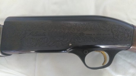Escopeta semiautomática calibre 12 de la marca Beretta (Saut) Mod.A302. En muy buen estado ya que apenas 00