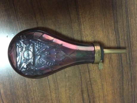 Vendo Polvorera modelo COLT Pattern de Pedersoli. La rellené de pólvora pero nunca la usé. 25 euros. Envío 00