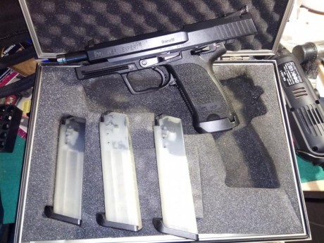 Muy buenas compañeros.
Como reza el asunto, vendo una H&K USP EXPERT, Cal. 9mm en perfectísimo estado, 171