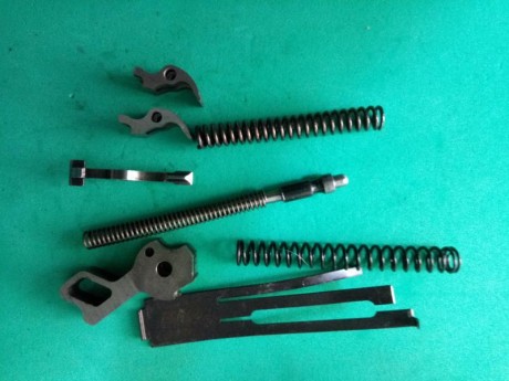 Se venden diferentes piezas mecanismo de diseño paro para pistolas 1911 y 2011:

Desconector
Pin barrel
Aguja 80