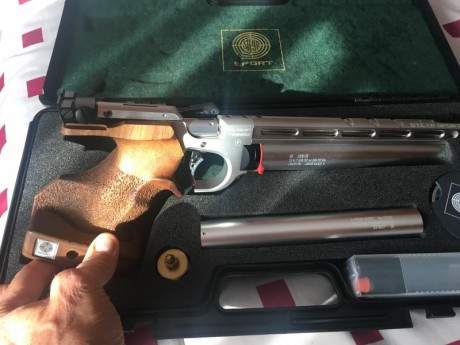 Vendo  STEYR LP10 EVO .  por no usar ,la compre nueva el 25 / 07 /2016 en Ibergrips
esta impecable con 10