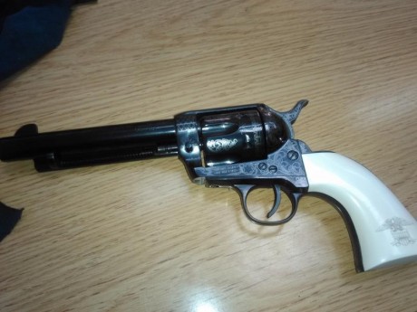 vendo revolver marca pietta , replica del colt calibre 45lc cañon de 7 pulgadas , solo se han disparado 01