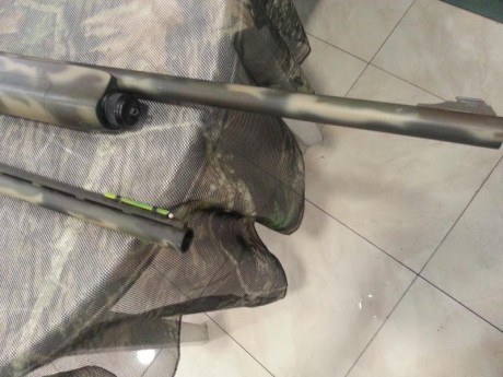 Arma con muy poco uso, apenas se ha usado diez veces. Tiene dos cañones uno de 71cm con chokes, mas un 10
